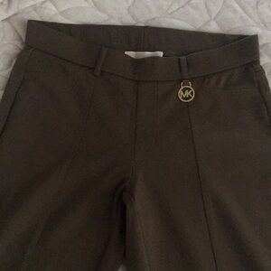 Like New these Michael Kors pull on pants are in excellent shape in olive green